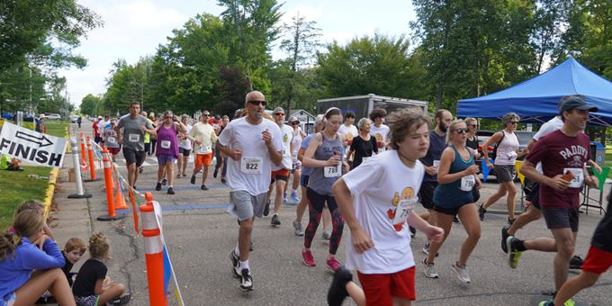 A group of runners starting the Antigo Tater Trot.